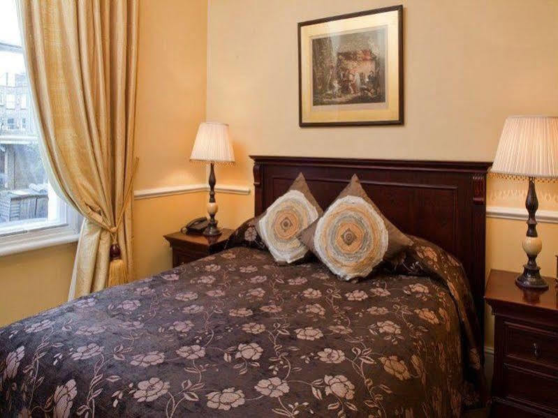 Lord Milner Hotel Londen Buitenkant foto