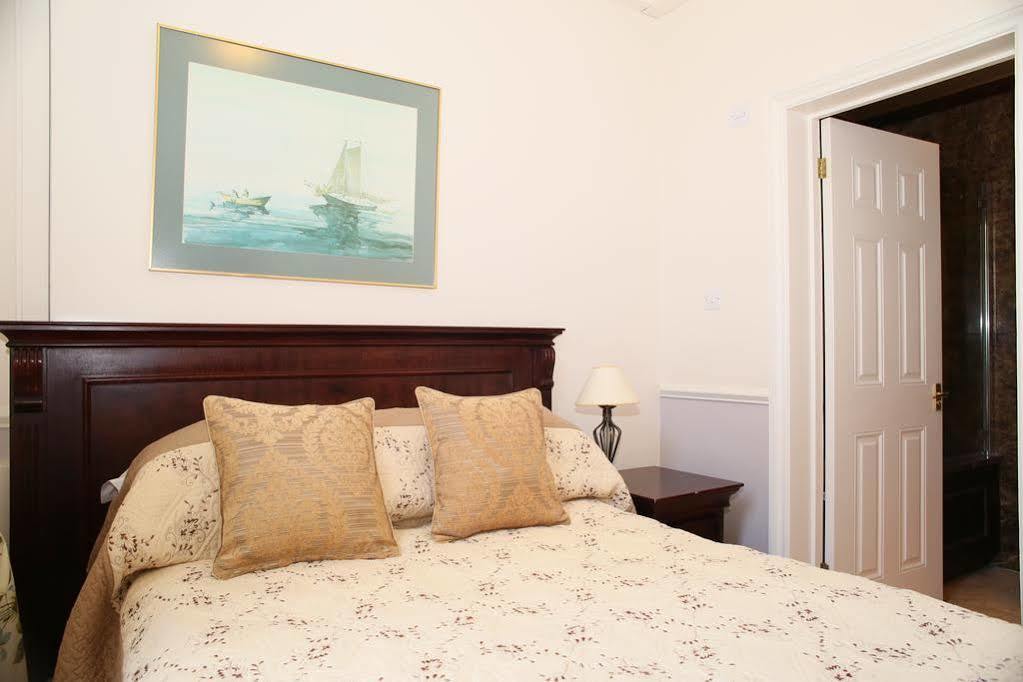 Lord Milner Hotel Londen Buitenkant foto
