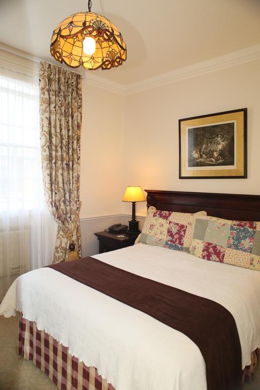 Lord Milner Hotel Londen Buitenkant foto