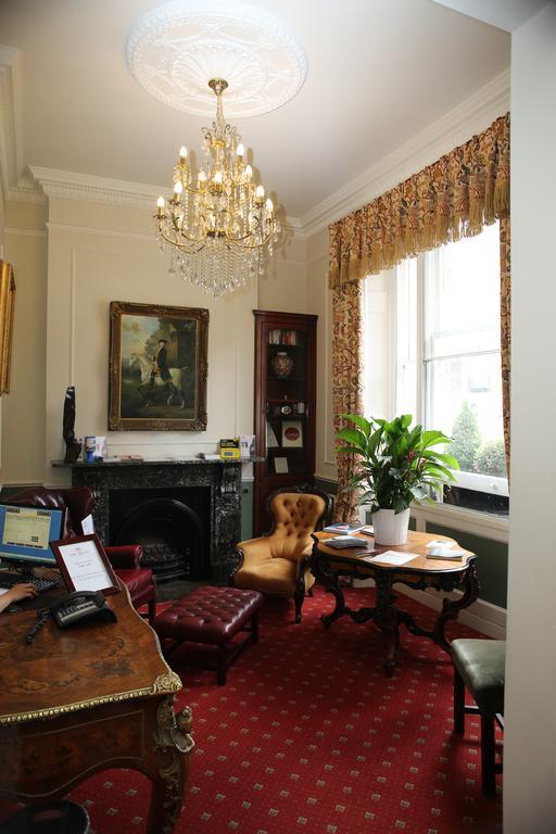 Lord Milner Hotel Londen Buitenkant foto